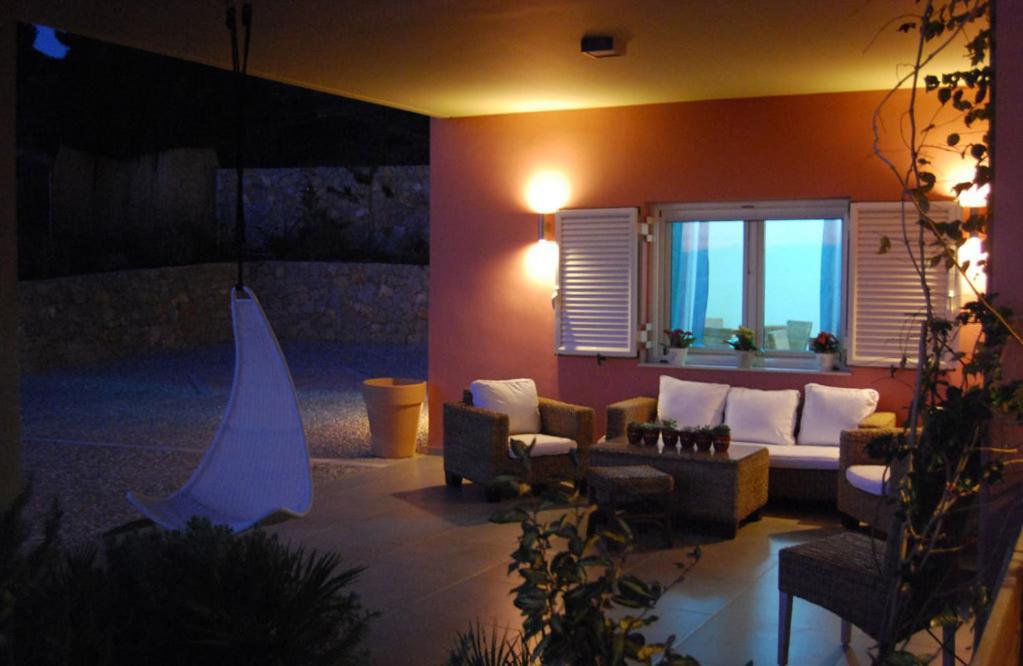 Astrolabe Hotel Khronia Luaran gambar
